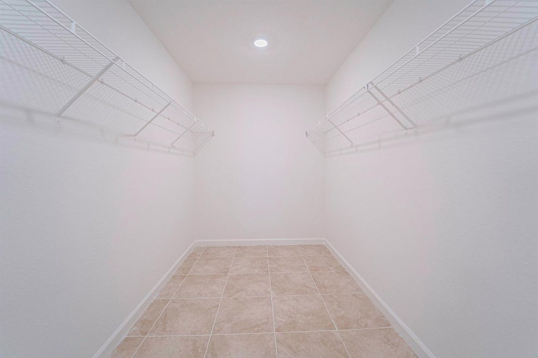 22_walk in closet