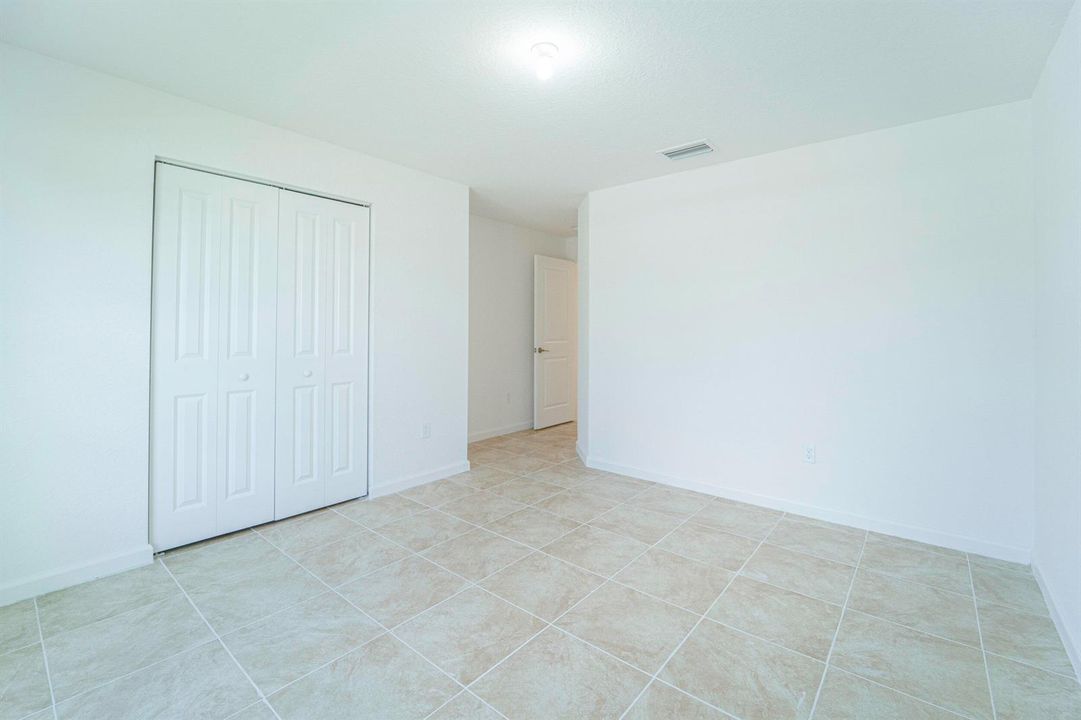 18_bedroom_3