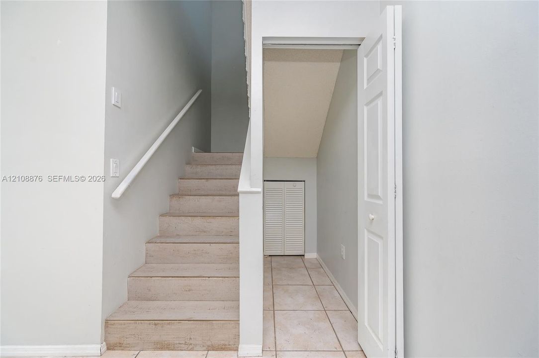 В аренду: $3,650 (3 спален, 3 ванн, 1604 Квадратных фут)