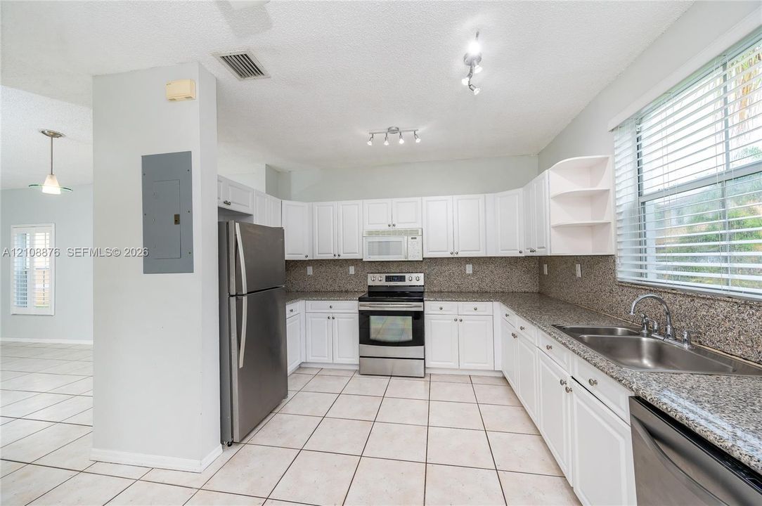В аренду: $3,650 (3 спален, 3 ванн, 1604 Квадратных фут)
