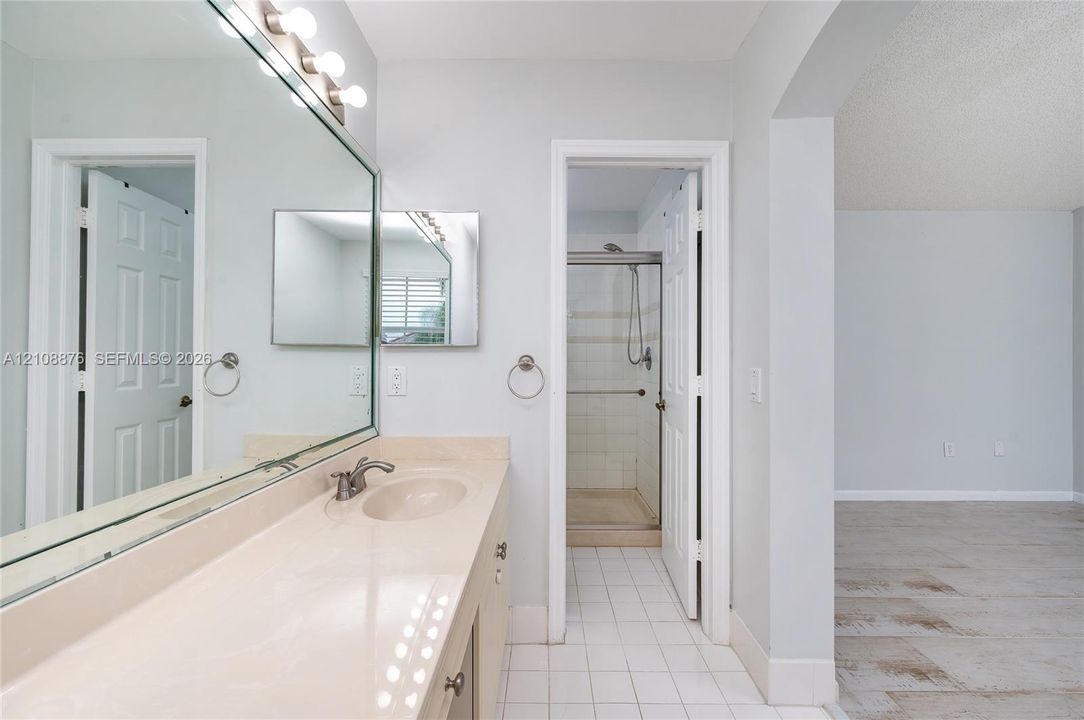 В аренду: $3,650 (3 спален, 3 ванн, 1604 Квадратных фут)