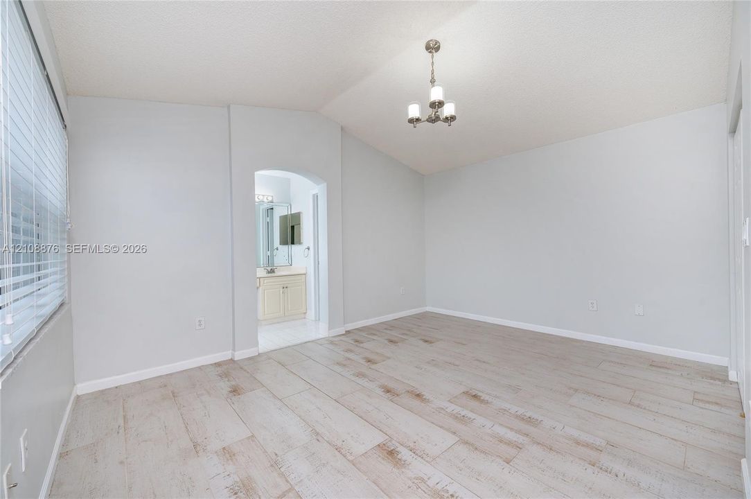 В аренду: $3,650 (3 спален, 3 ванн, 1604 Квадратных фут)