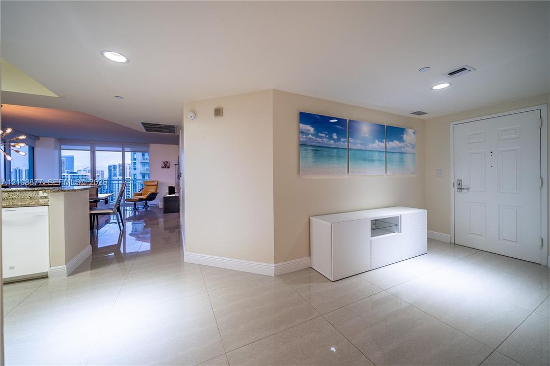 For Rent: $4,950 (3 beds, 2 baths, 1525 Square Feet)