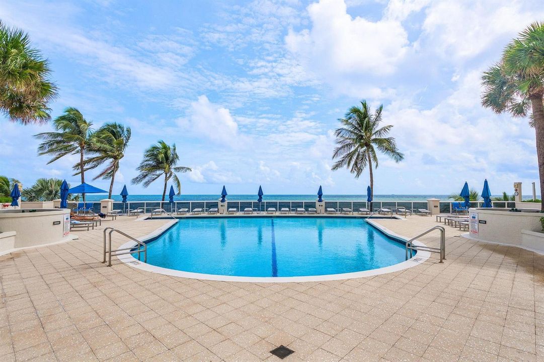 056 - Pool_oceanside