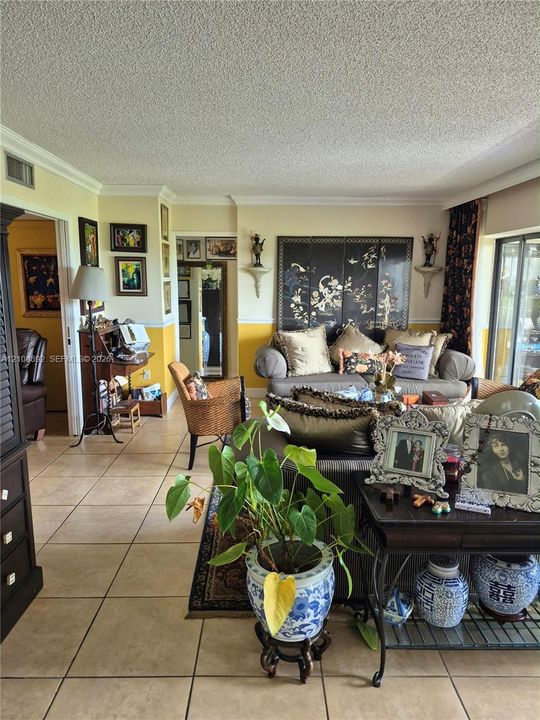 En Venta: $389,000 (3 camas, 2 baños, 1400 Pies cuadrados)