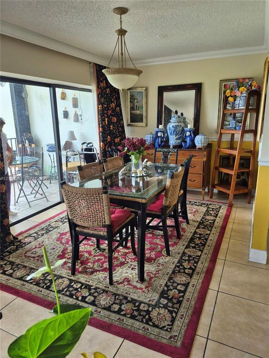 En Venta: $389,000 (3 camas, 2 baños, 1400 Pies cuadrados)