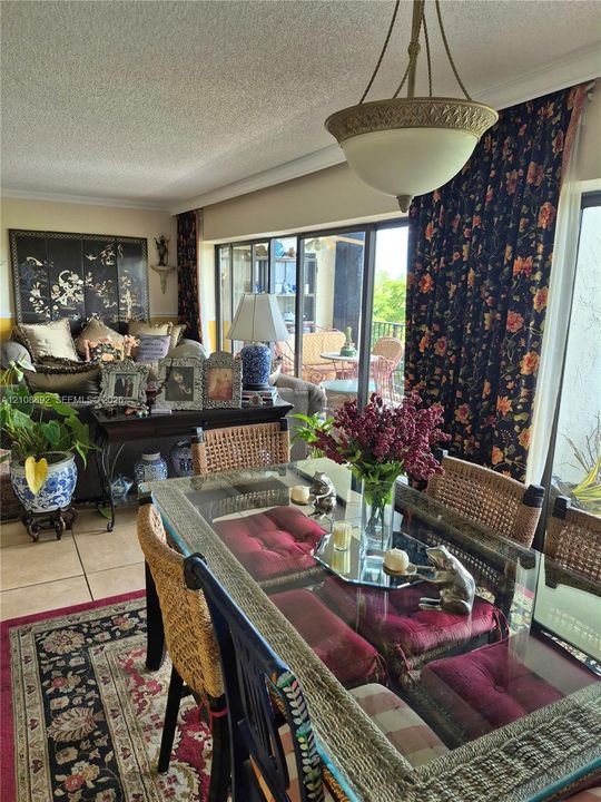 En Venta: $389,000 (3 camas, 2 baños, 1400 Pies cuadrados)