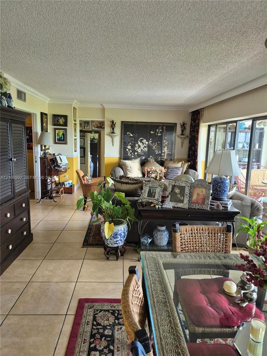 En Venta: $389,000 (3 camas, 2 baños, 1400 Pies cuadrados)