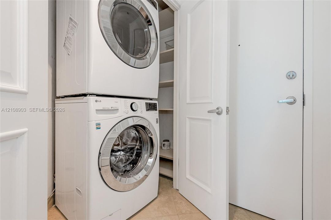 For Rent: $6,900 (2 beds, 2 baths, 1128 Square Feet)