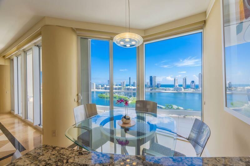 7000 Island Blvd (Eating Area2)