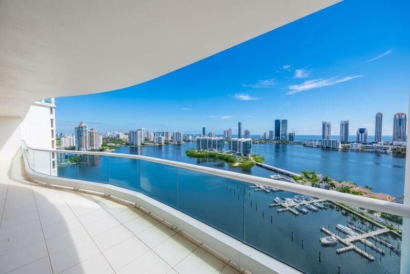 7000 Island Blvd (View1)