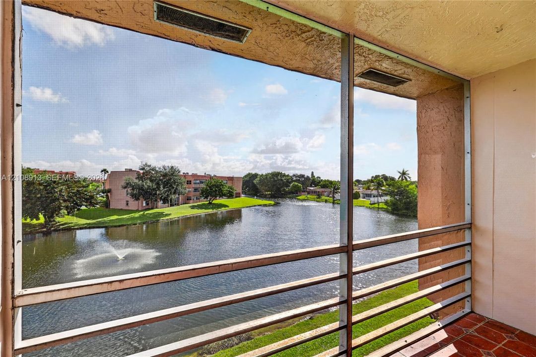 Screened balcony