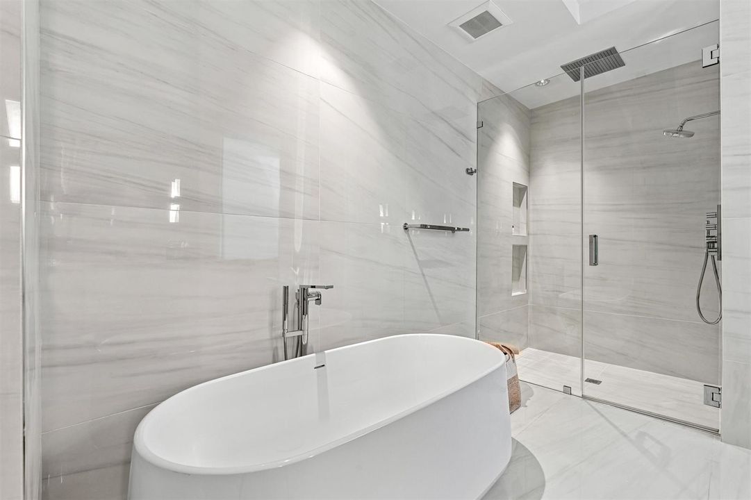 PRIMARY_BATHROOM_ANGLE_LEFT