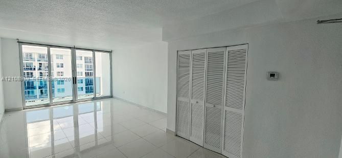 For Sale: $265,000 (1 beds, 1 baths, 825 Square Feet)