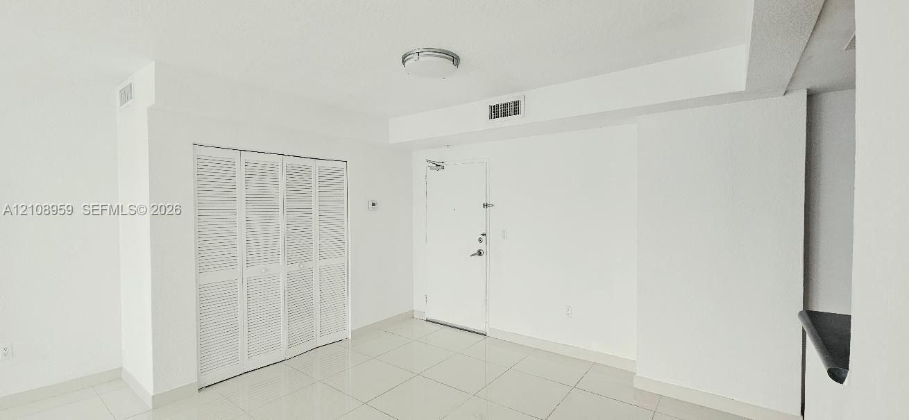 For Sale: $265,000 (1 beds, 1 baths, 825 Square Feet)