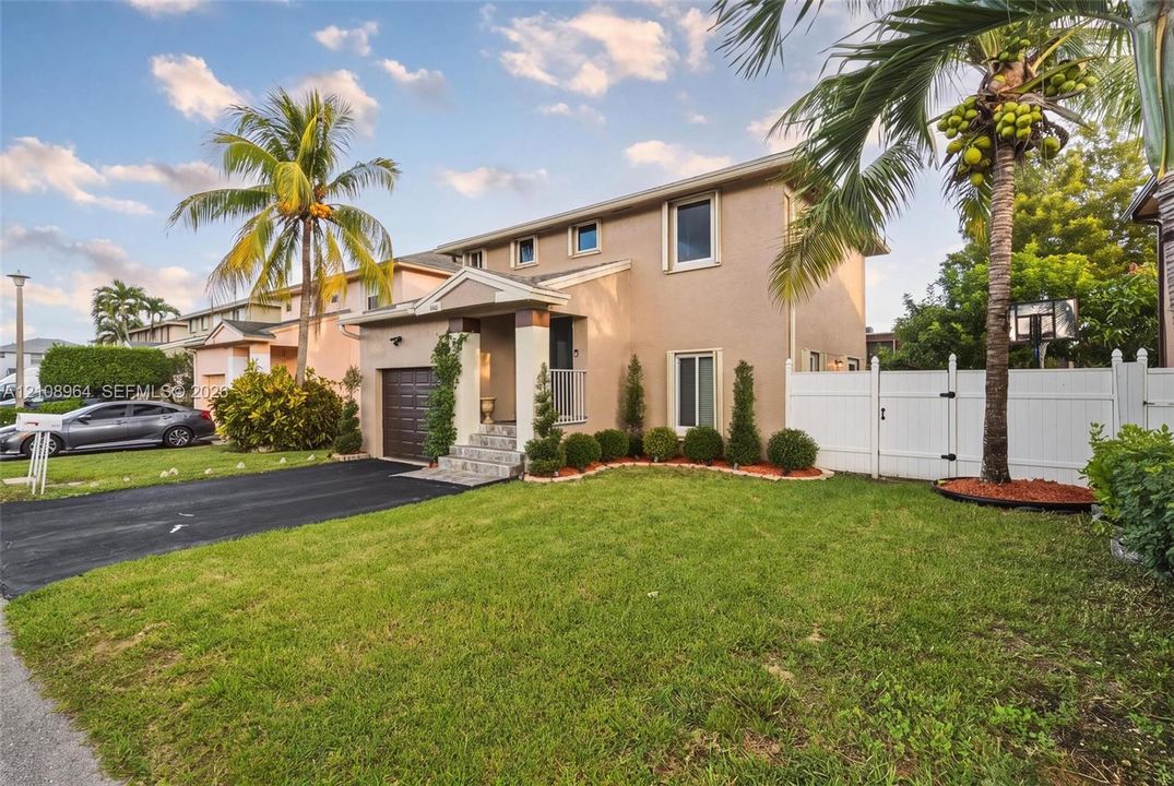 En Venta: $459,900 (3 camas, 2 baños, 1415 Pies cuadrados)