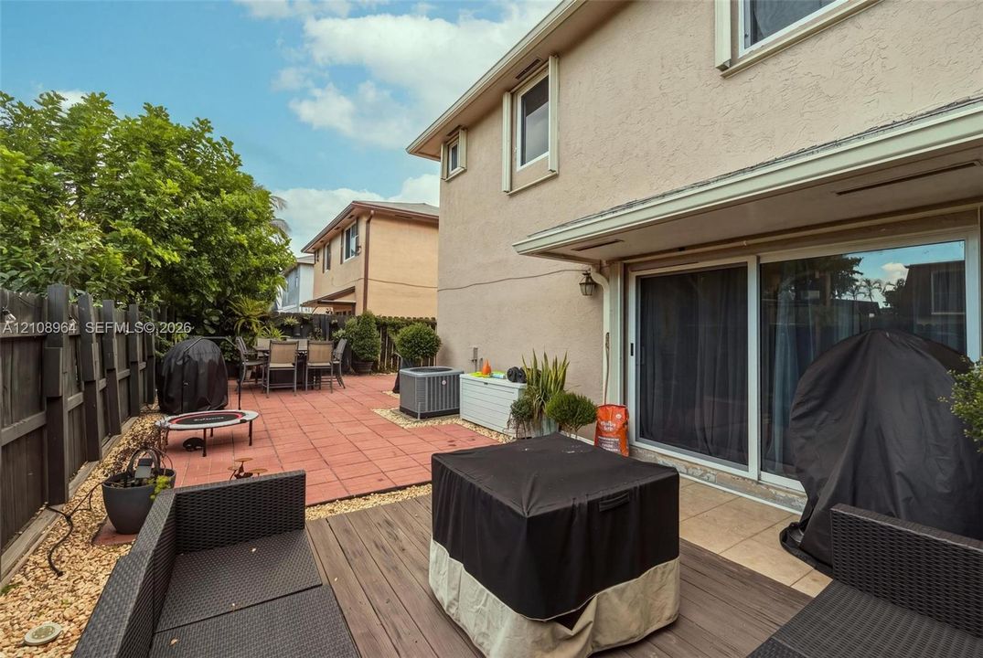 En Venta: $459,900 (3 camas, 2 baños, 1415 Pies cuadrados)