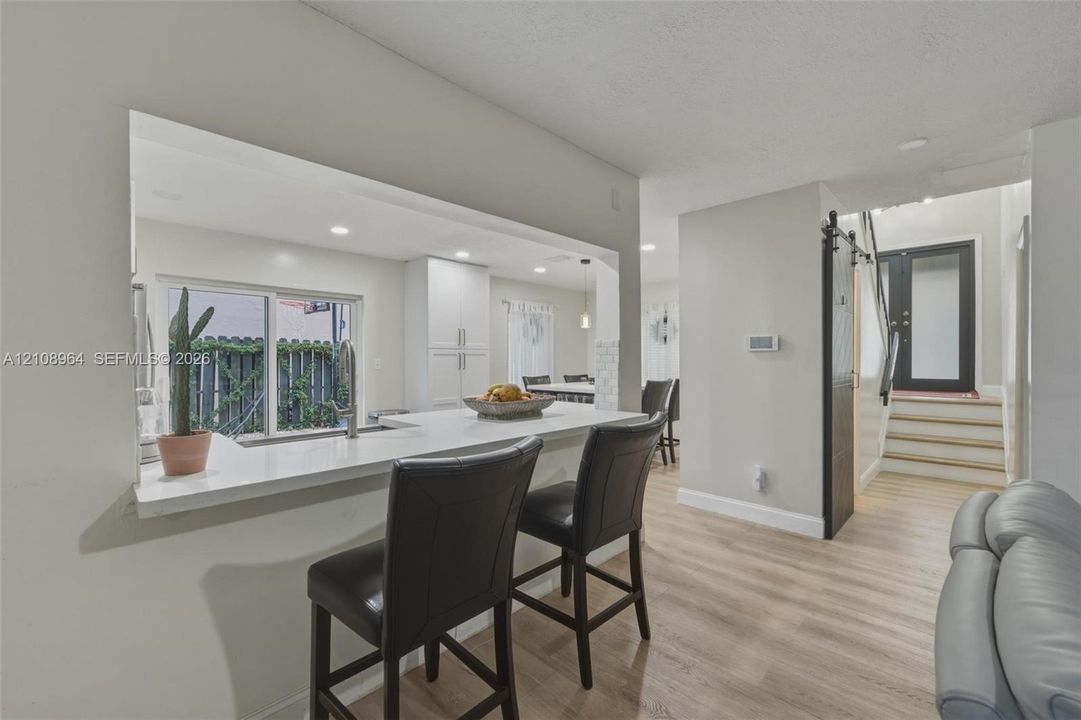 En Venta: $459,900 (3 camas, 2 baños, 1415 Pies cuadrados)