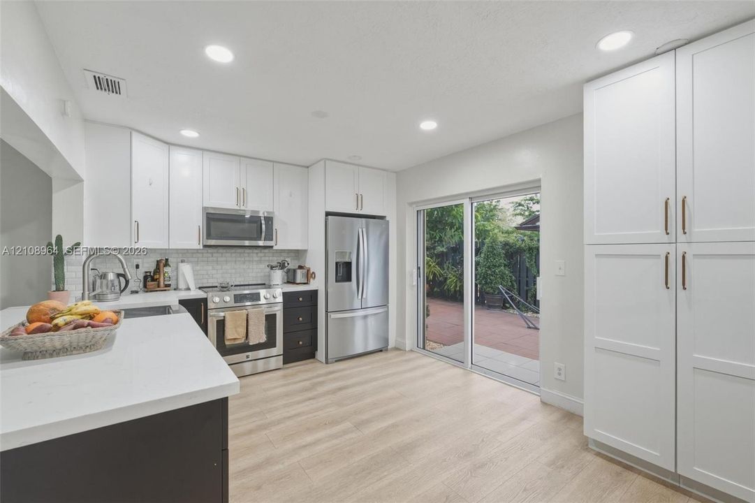 En Venta: $459,900 (3 camas, 2 baños, 1415 Pies cuadrados)