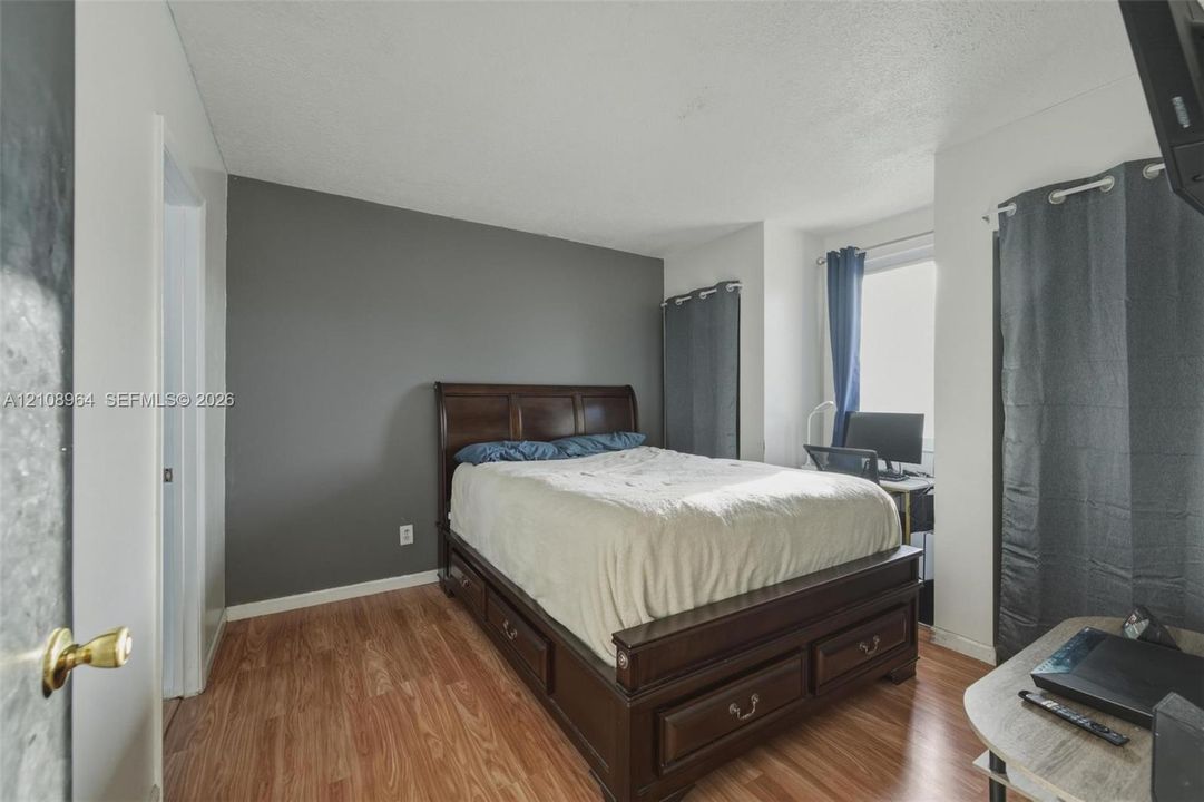 En Venta: $459,900 (3 camas, 2 baños, 1415 Pies cuadrados)