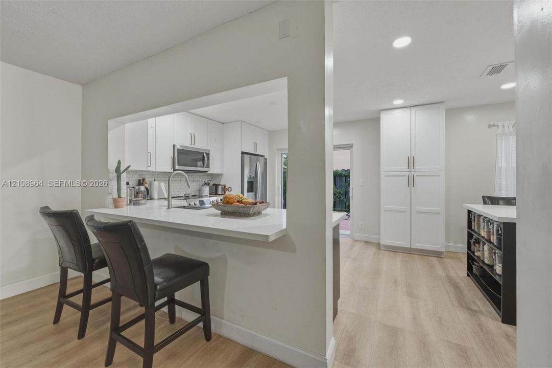 En Venta: $459,900 (3 camas, 2 baños, 1415 Pies cuadrados)