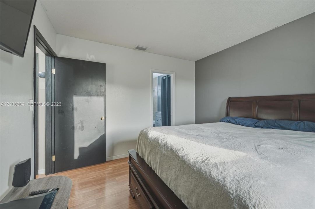 En Venta: $459,900 (3 camas, 2 baños, 1415 Pies cuadrados)