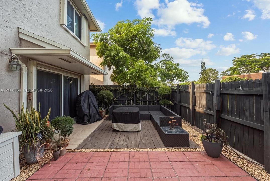 En Venta: $459,900 (3 camas, 2 baños, 1415 Pies cuadrados)