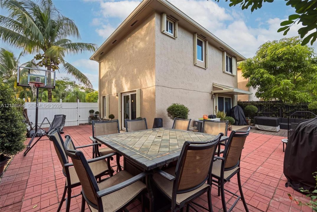 En Venta: $459,900 (3 camas, 2 baños, 1415 Pies cuadrados)