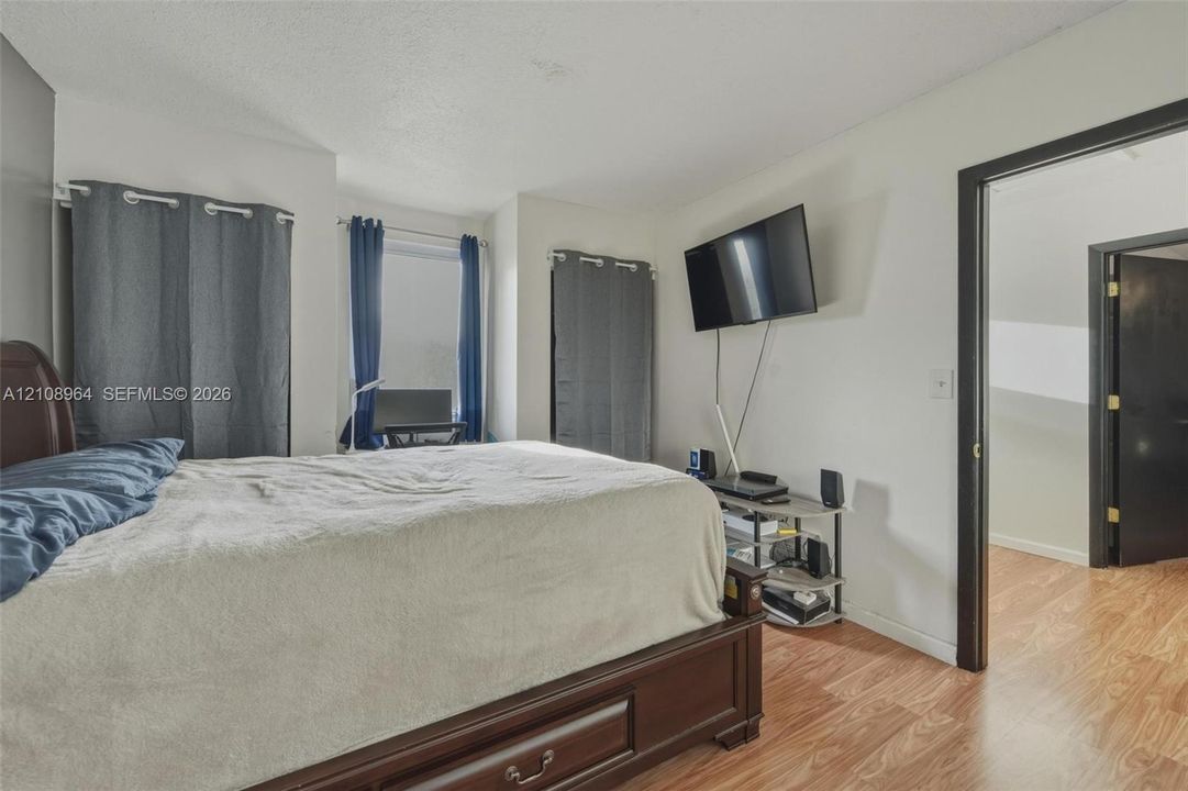 En Venta: $459,900 (3 camas, 2 baños, 1415 Pies cuadrados)