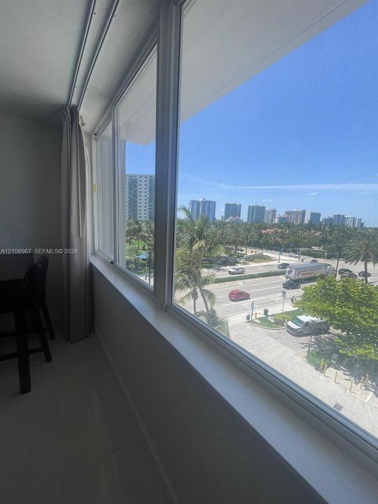 For Rent: $1,950 (0 beds, 1 baths, 410 Square Feet)