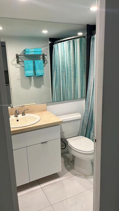 For Rent: $1,950 (0 beds, 1 baths, 410 Square Feet)