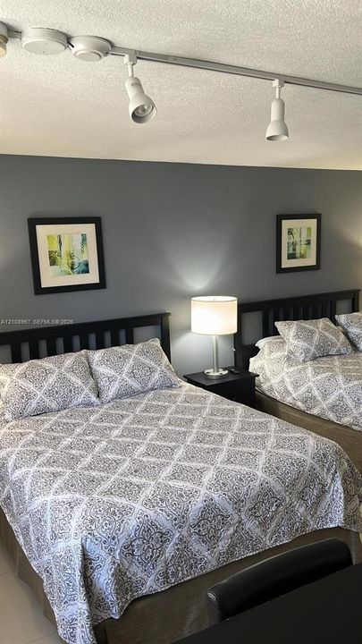 For Rent: $1,950 (0 beds, 1 baths, 410 Square Feet)