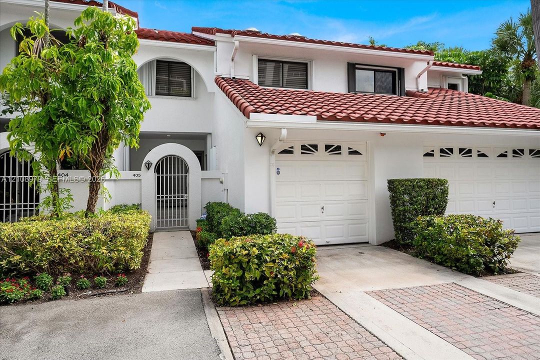 For Sale: $1,150,000 (3 beds, 2 baths, 2373 Square Feet)