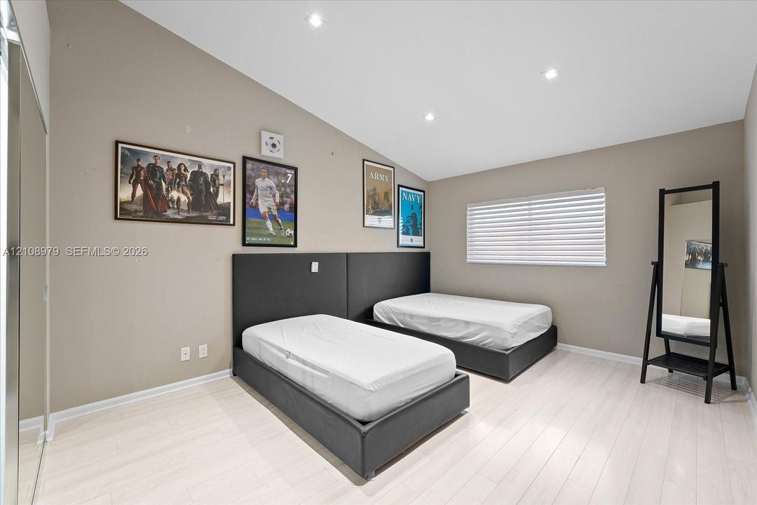 For Sale: $1,150,000 (3 beds, 2 baths, 2373 Square Feet)