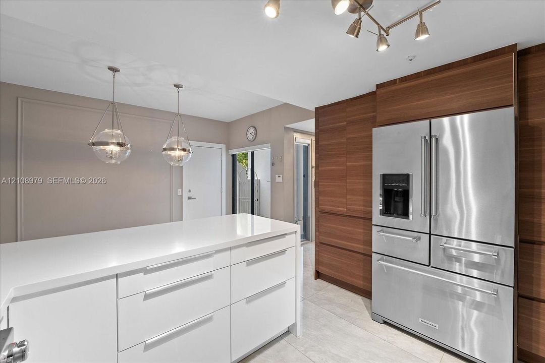 For Sale: $1,150,000 (3 beds, 2 baths, 2373 Square Feet)