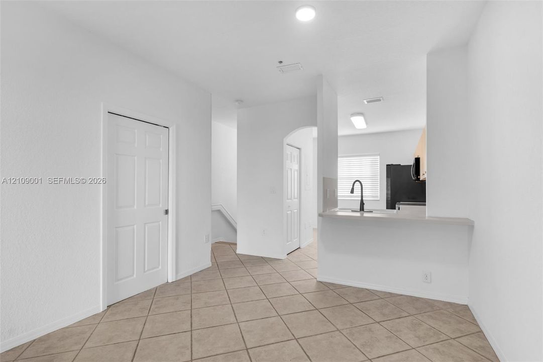 For Rent: $2,650 (2 beds, 2 baths, 1150 Square Feet)