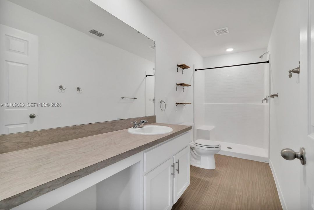 На продажу: $249,000 (3 спален, 2 ванн, 0 Квадратных фут)
