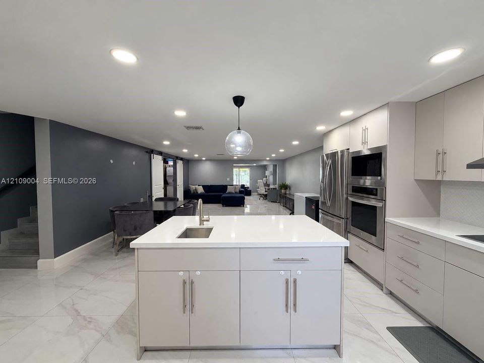 For Rent: $3,649 (3 beds, 3 baths, 1747 Square Feet)
