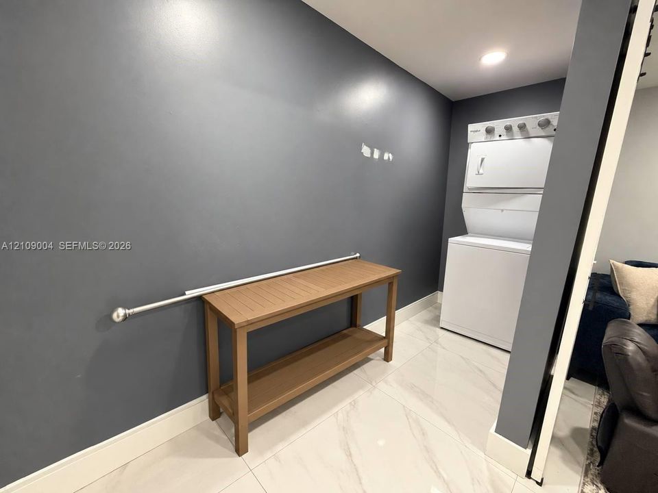 For Rent: $3,649 (3 beds, 3 baths, 1747 Square Feet)