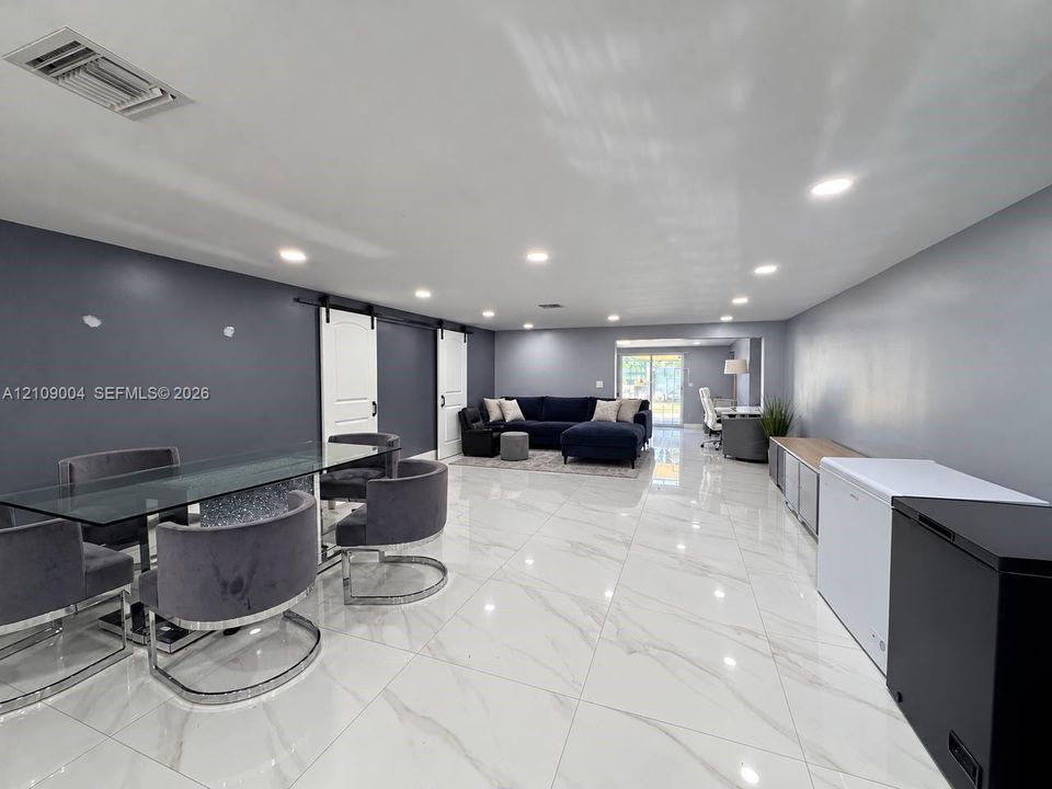 For Rent: $3,649 (3 beds, 3 baths, 1747 Square Feet)