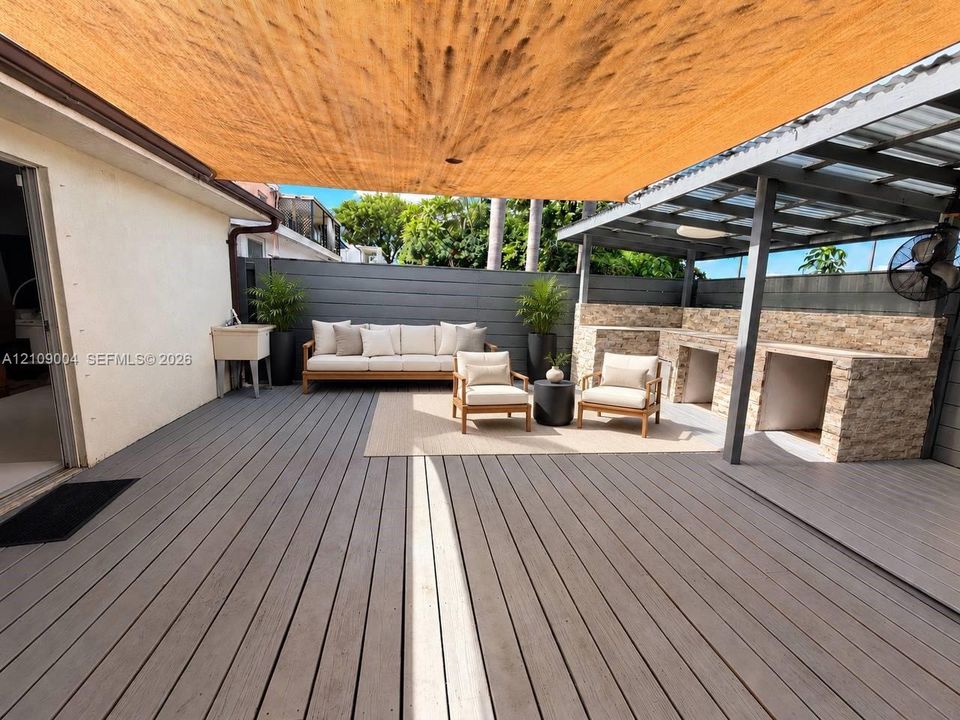 For Rent: $3,649 (3 beds, 3 baths, 1747 Square Feet)