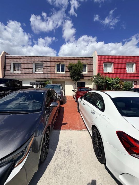 For Rent: $3,649 (3 beds, 3 baths, 1747 Square Feet)