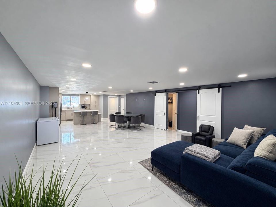 For Rent: $3,649 (3 beds, 3 baths, 1747 Square Feet)