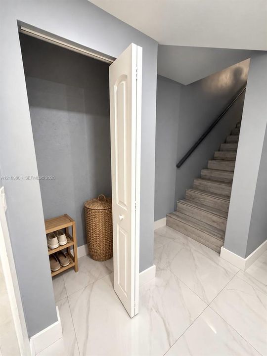 For Rent: $3,649 (3 beds, 3 baths, 1747 Square Feet)