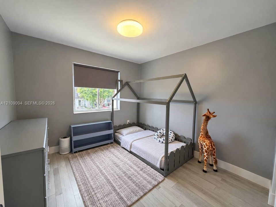 For Rent: $3,649 (3 beds, 3 baths, 1747 Square Feet)
