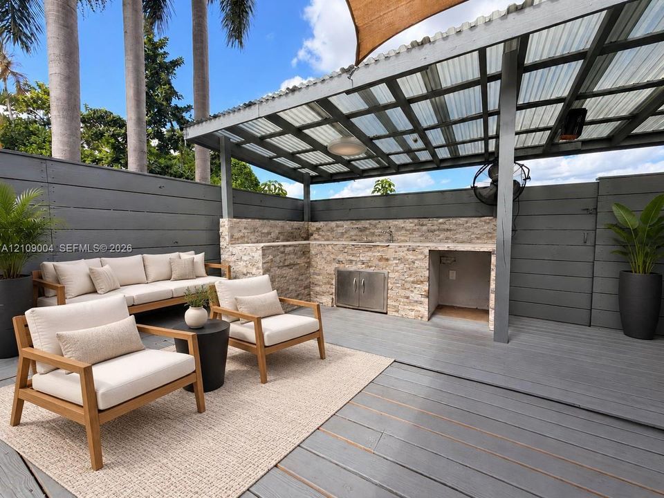 For Rent: $3,649 (3 beds, 3 baths, 1747 Square Feet)
