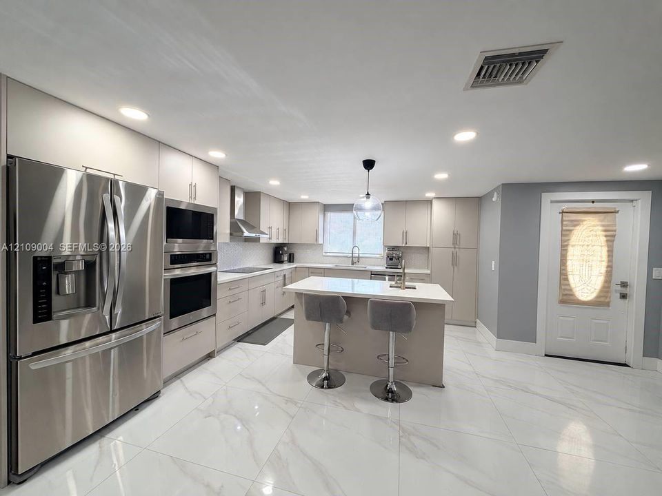 For Rent: $3,649 (3 beds, 3 baths, 1747 Square Feet)