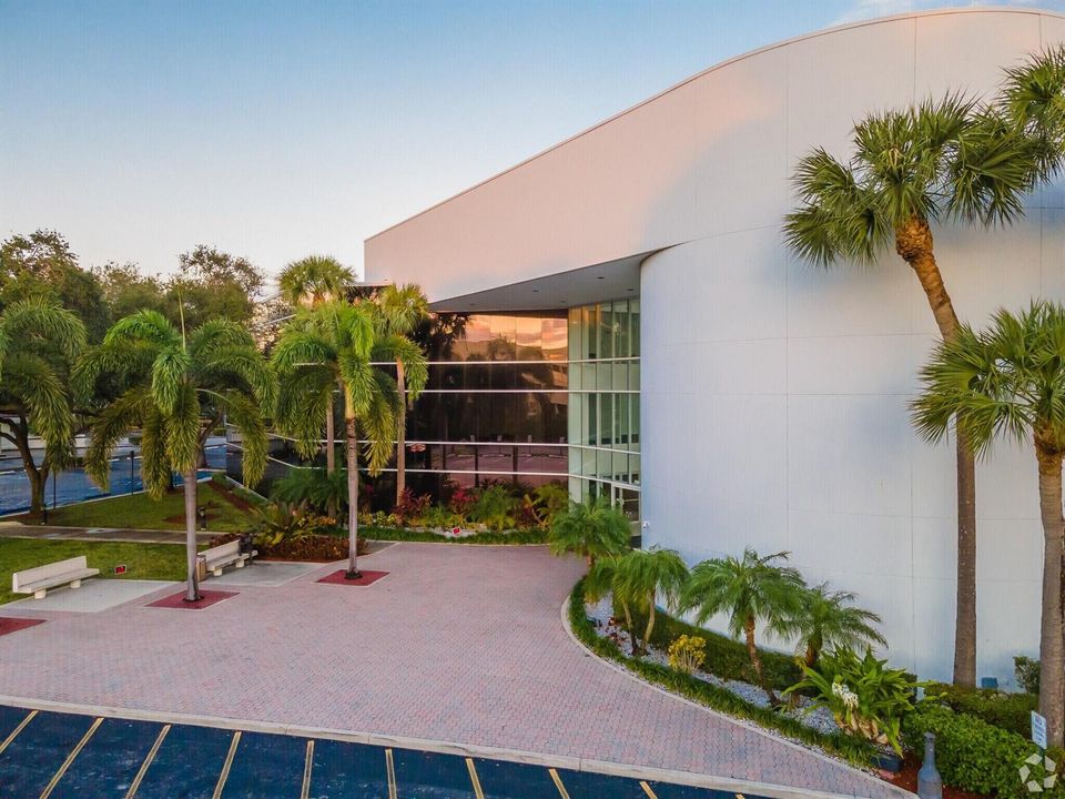 560-Village-Blvd-West-Palm-Beach-FL-Buil