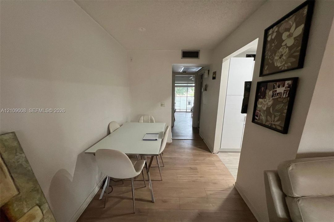 For Rent: $1,850 (1 beds, 1 baths, 585 Square Feet)