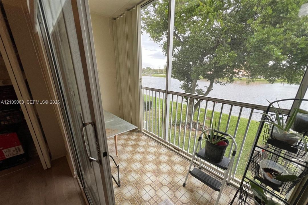 For Rent: $1,850 (1 beds, 1 baths, 585 Square Feet)